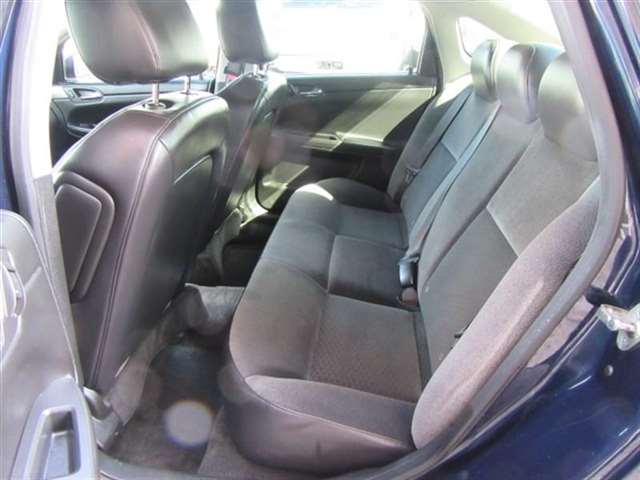 2010 Chevrolet Impala Police 4dr Sedan w/1LS